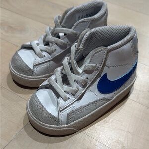 Nike - Kids White & Gray High-Top Sneakers with Blue Swoosh